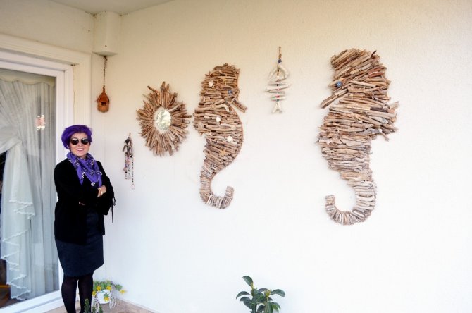 Sahilden Topladığı Odunları Sanat Eserine Dönüştürüyor
