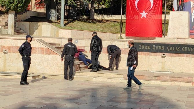 Eşini Ve Kayınpederini Öldüren Zanlı Hakim Karşısında