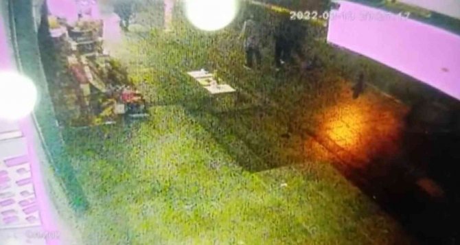 Sultanbeyli’de Yayalar, Kazada Savrulan Araçtan Kıl Payı Kurtuldular