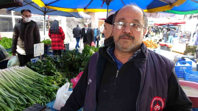 Semt Pazarlarında Sebze Ve Meyve Fiyatları Yarı Yarıya Düştü