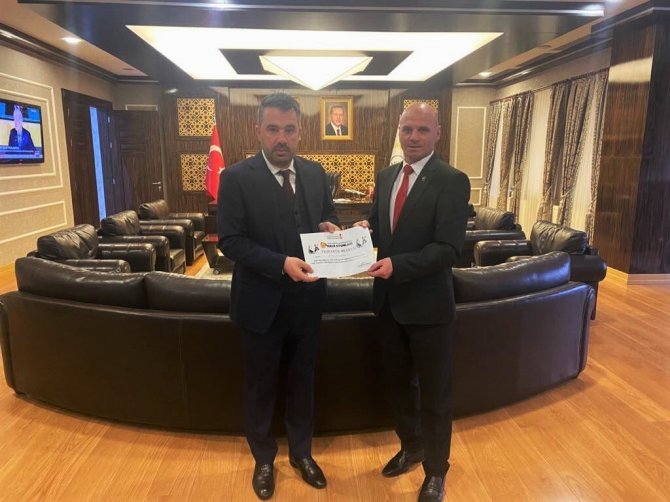 Kahramanmaraş’tan Pursaklar Belediye Başkanı Çetin’e Teşekkür Plaketi