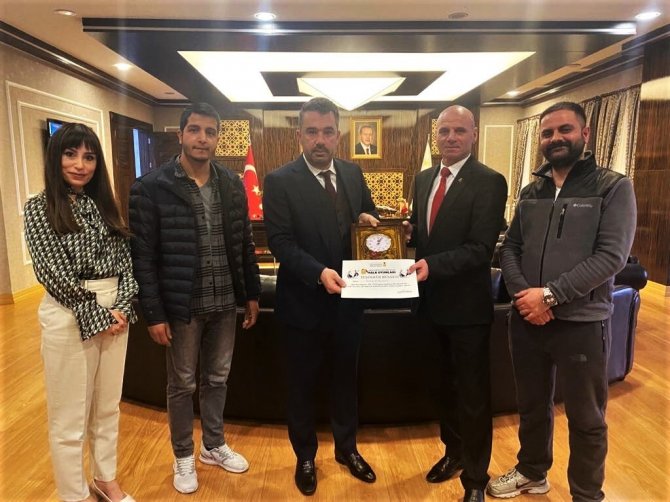 Kahramanmaraş’tan Pursaklar Belediye Başkanı Çetin’e Teşekkür Plaketi