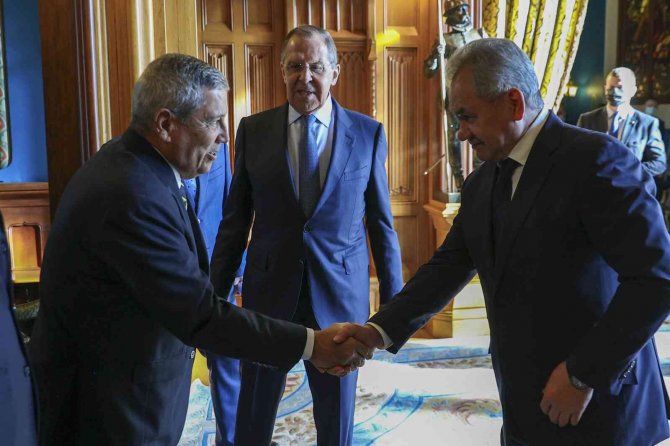 Lavrov: “Batı’nın Ukrayna Etrafındaki Histerisi, Bizi Derin Şaşkınlığa Uğratıyor”