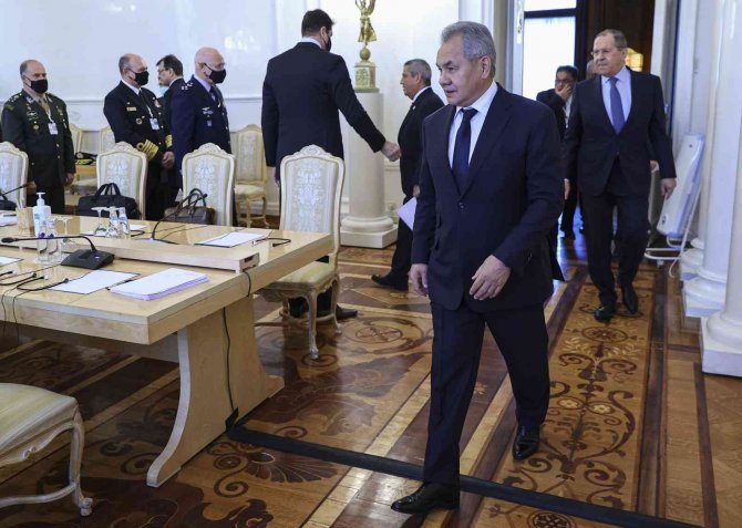 Lavrov: “Batı’nın Ukrayna Etrafındaki Histerisi, Bizi Derin Şaşkınlığa Uğratıyor”