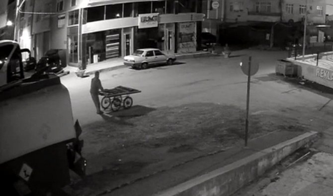 Hırsızlık Anı Kamerada