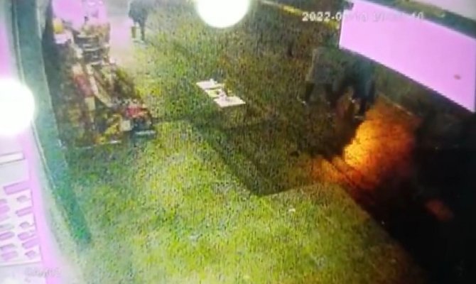 Sultanbeyli’de Yayalar, Kazada Savrulan Araçtan Kıl Payı Kurtuldular