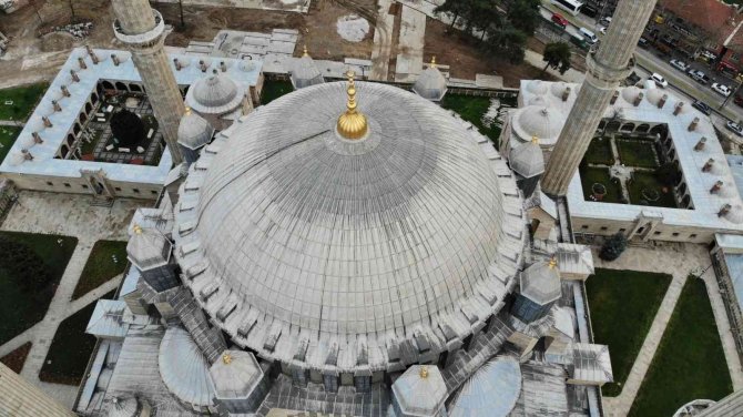 Selimiye’de Mihrap Kubbesi Üzerinde Kalem İşi Raspalarına Başlandı