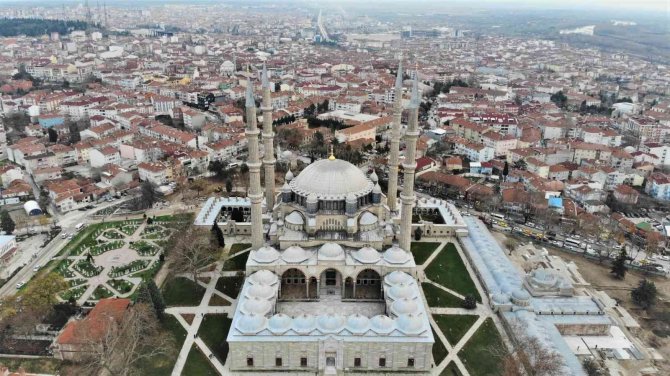 Selimiye’de Mihrap Kubbesi Üzerinde Kalem İşi Raspalarına Başlandı