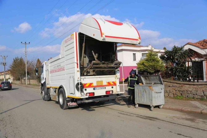 Serdivan’da Çöp Konteynerlerine Bakım Yapıldı