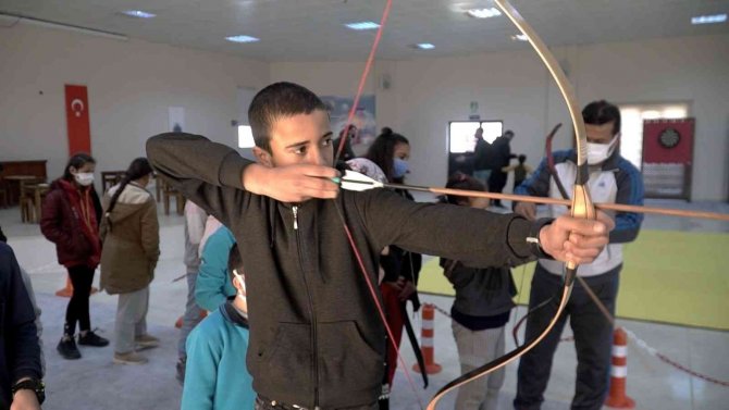 Siirt Belediyesi Gençleri Ve Çocukları Sporla Buluşturuyor