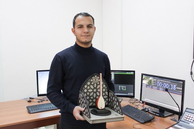 Türkiye’nin En Genç Ozanlarından Biri Aynı Zamanda İletişim Öğrencisi