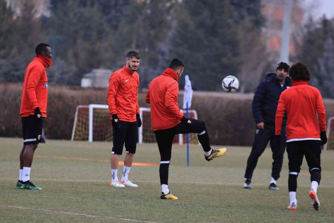 Hikmet Karaman: "Giresunspor Çok Ciddi Bir Rakip"
