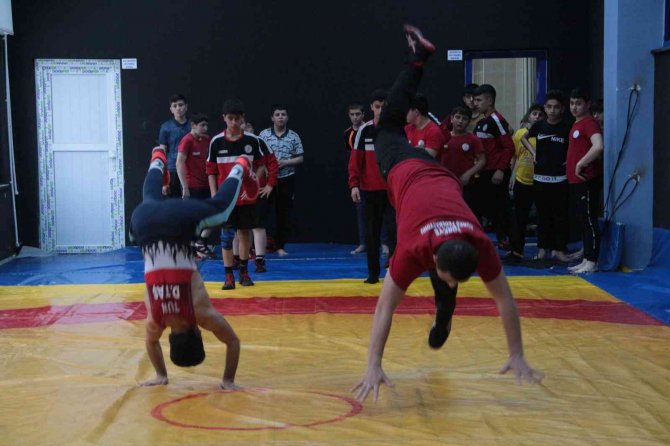 Tatvanlı Güreşçiler Türkiye Şampiyonluğunu Hedefliyor