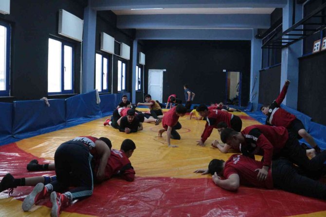 Tatvanlı Güreşçiler Türkiye Şampiyonluğunu Hedefliyor