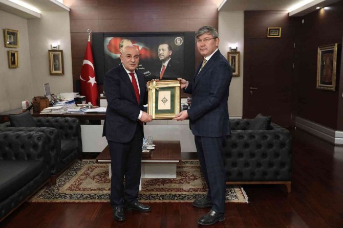 Kazakistan Büyükelçisi Saparbekuly’den Başkan Altınok’a Veda Ziyareti