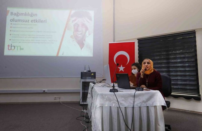 Van Büyükşehir Belediyesi Öğrencilere Yönelik Seminerlerini Sürdürüyor