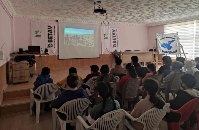 Öğrencilere ‘Çevre Ve Van Gölü Havzası’ Eğitimi