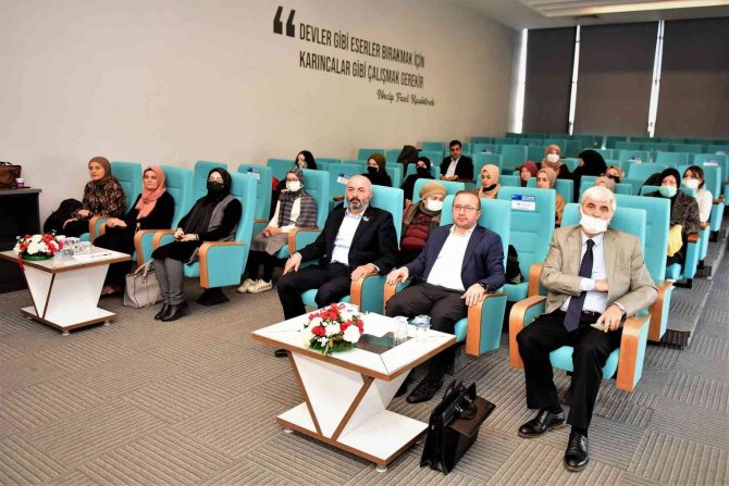 Yazarlık Okulu Mezunlarını Verdi