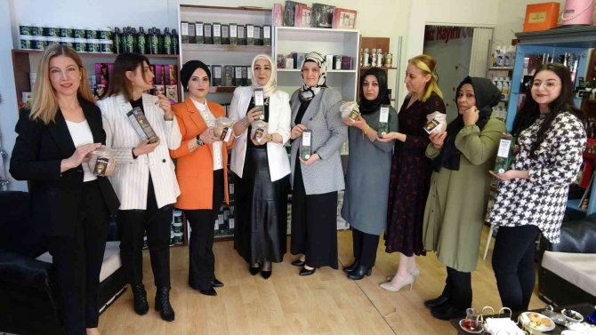 Yozgatlı Kadınlar Çam Kolonyası Üretti