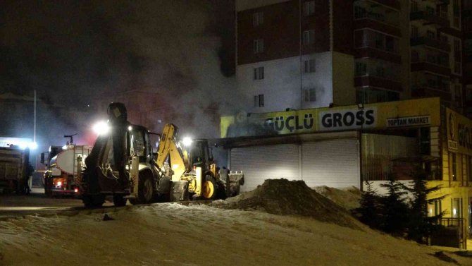 Yozgat’ta Markette Çıkan Yangın Korkuttu