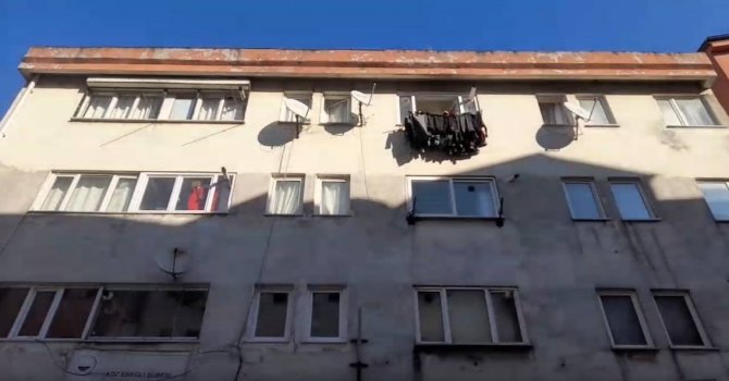 Kapısı Kırılarak Evine Girilen Öğretmen Baygın Halde Bulundu