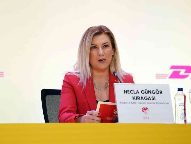 Necla Güngör Kıragası: "Kadın Futbolunun Yıllar Önce Hayal Ettiği Durumu Yaşıyor Olmaktan Mutluyuz"