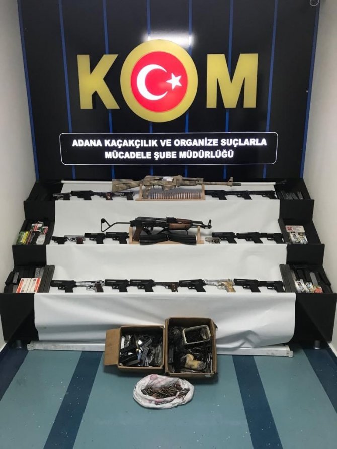Her Taşın Altından Silah Çıktı