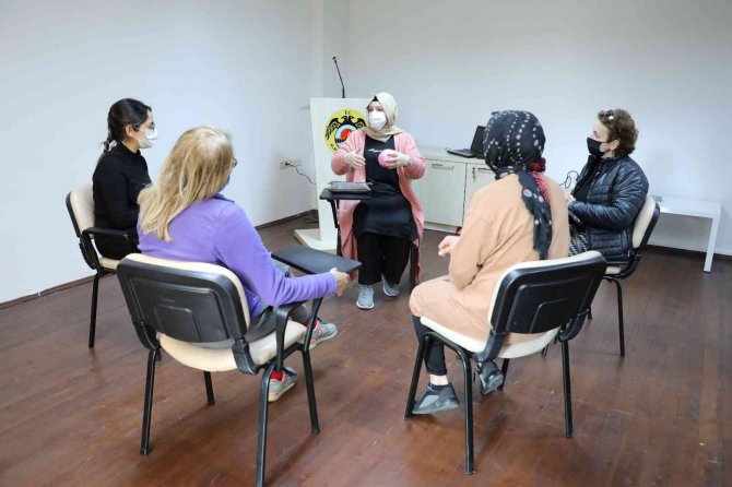 Engelli Yakınları Grup Eğitimi İle Moral Ve Destek Buluyor