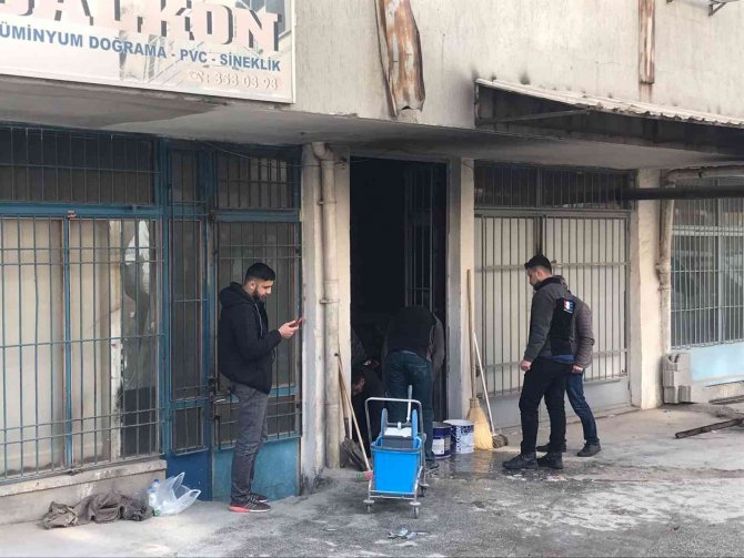 Ankara’da Sanayi Sitesindeki Yangın Paniğe Neden Oldu