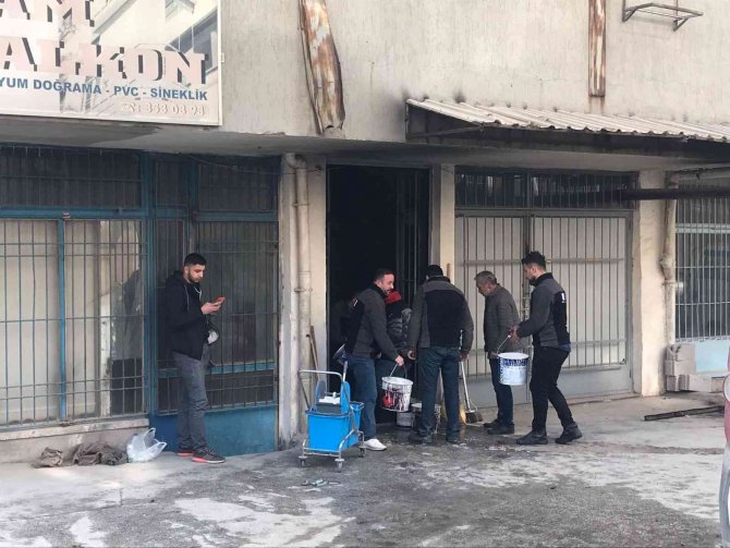 Ankara’da Sanayi Sitesindeki Yangın Paniğe Neden Oldu
