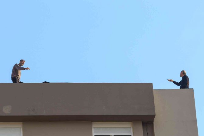 Doğalgazcının Lüks Sitedeki Boru Anahtarlı Eylemi Herkesi Pencerelere Çıkardı