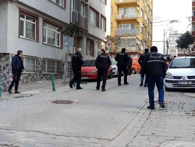 Boşanma Aşamasında Olduğu Karısını Sokak Ortasında Vurdu
