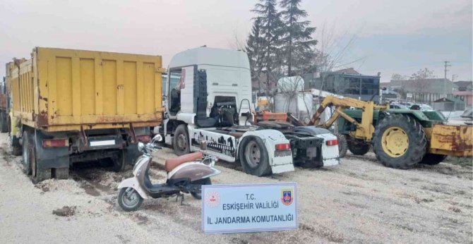 Balıkesir’deki Yediemin Parkından Çalınan Araçlar Eskişehir’de Ele Geçirildi