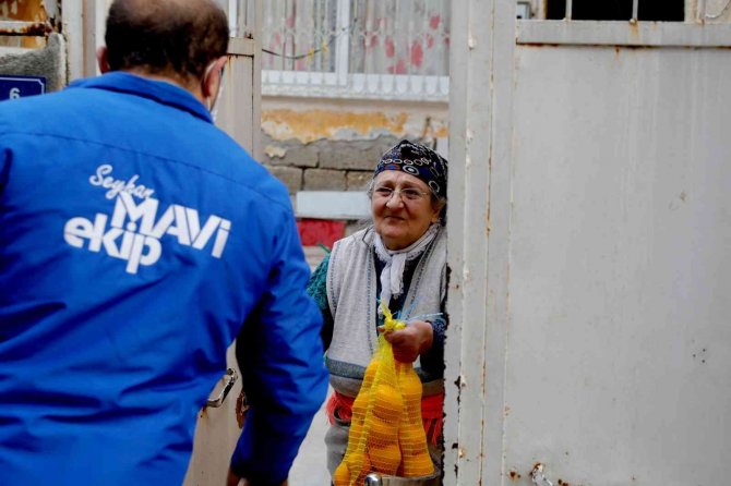 Dalında Kalan Limon Vatandaşa Dağıtılıyor