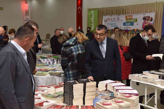 Çan Belediyesi Kitap Fuarı Başladı