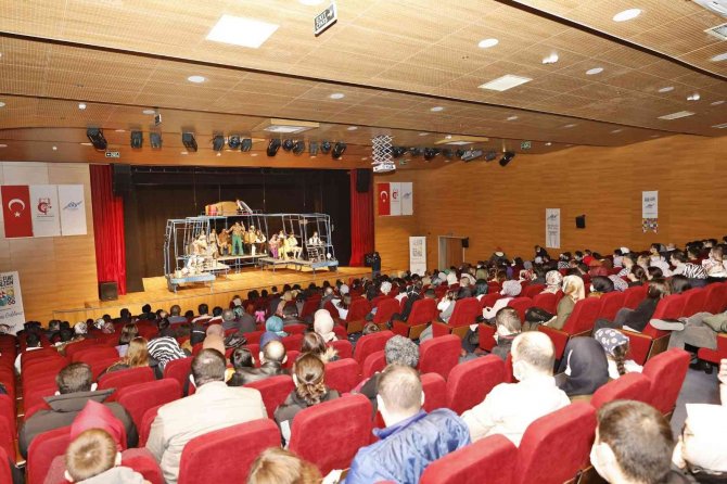 Mavi Kuş Sultangazi’de Sahne Aldı