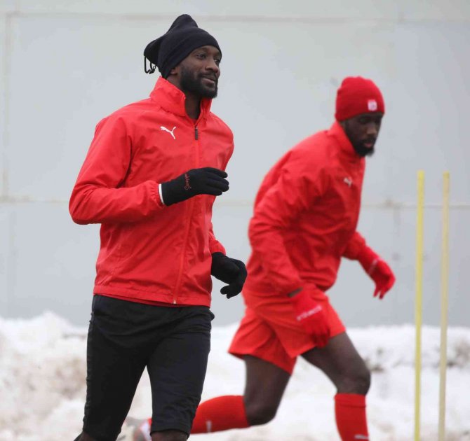 Sivasspor, Karagümrük Maçına 3 Puan Parolasıyla Hazırlanıyor