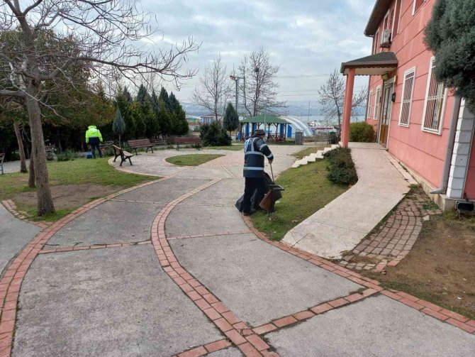 Çocuk Parklarında Yaz Hazırlığı Yapılıyor