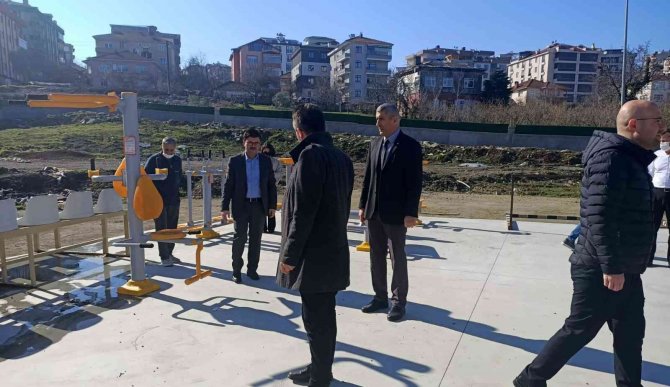 Akçakoca’da Spor Tesislerinin Onarımı Sürüyor