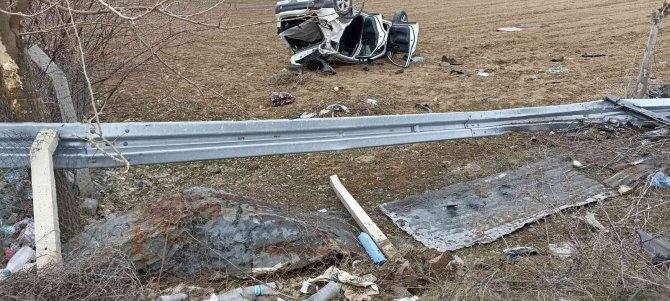 Elazığ’da Otomobil Bariyerlere Çarparak Takla Attı: 6 Yaralı