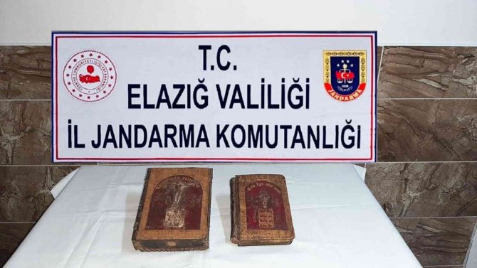Elazığ’da El Yazması İ̇ncil Ele Geçirildi