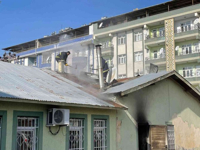 Toplum Sağlığı Merkezinde Çıkan Yangın Paniğe Neden Oldu