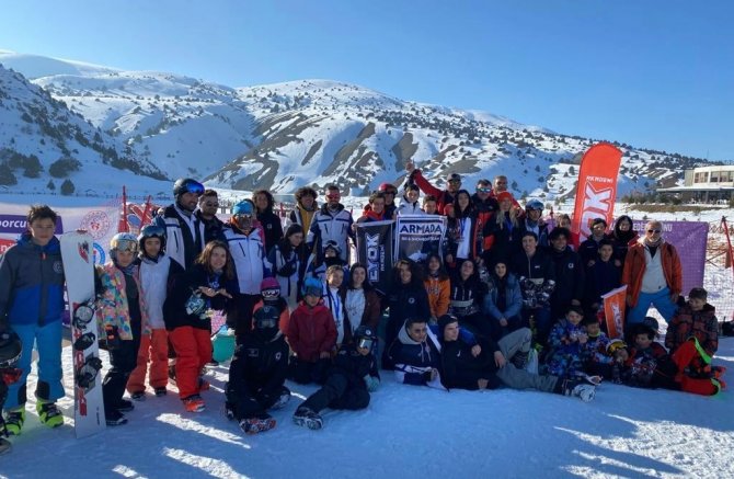Snowboard Yarışlarında Kayseri Rüzgarı Esti
