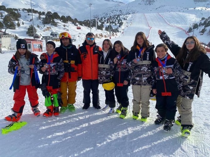 Snowboard Yarışlarında Kayseri Rüzgarı Esti