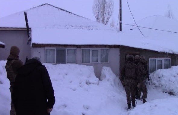 Terör Örgütü Propagandası Yapan Zanlılara Eş Zamanlı Operasyon: 8 Gözaltı