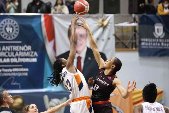 Çukurova Basketbol Çeyrek Finalde