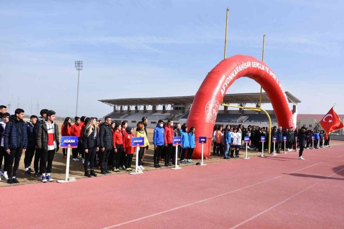 Okul Sporları Genç Erkek Ve Genç Kız Futbol Yarı Final Müsabakaları Başladı