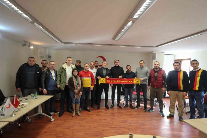 Göztepe Ve Kızılay’dan ’Bir Atkı Bir Oyuncak’ Projesi