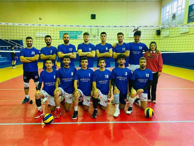 Hakkarili Gençlerin Voleybol Başarısı