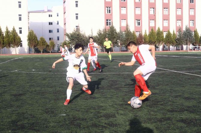 23 Nisan Futbol Turnuvası 101 Takımla Başladı